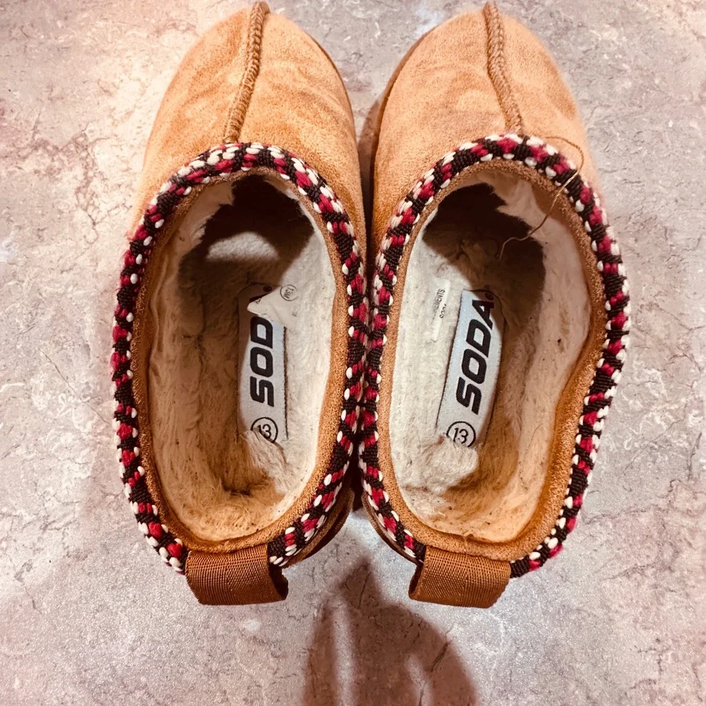 Soda Kids Faux Suede Fur Lined Mules Slippers Tan Brown Braid Trim Size 13 Kids